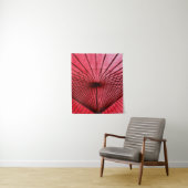 Rood oliepapier paraplu wandkleed (In situ)