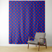 Rood op blauwe stippen patroonontwerp wandkleed (In situ)