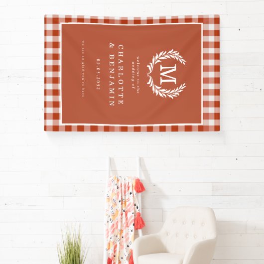 Rood-Oranje Gingham Monogram Crest Wedding Welkom Spandoek (Insitu)