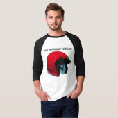 Rood Pet met biker Attitude T-shirt (Voorkant volledig)