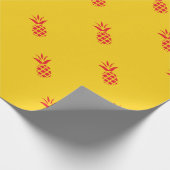 Rood Pine Apple in Geel. Cadeaupapier (Hoek)