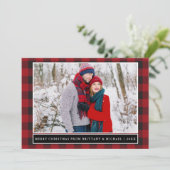 Rood Plaid Vrolijk Kerstmis Paar Foto Feestdagenkaart (Staand voorkant)