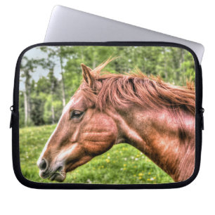Rood ronddraaiend portret met ronddraaiende rode d laptop sleeve