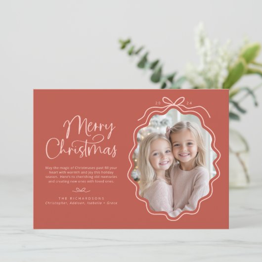 Rood Roze Wavy Retro Foto Feestdagenkaart (Staand voorkant)