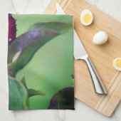 Rood snoepje op Dogwood Fruit Theedoek (Quarter Fold)