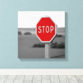 Rood stopverkeersbord Minimalistische fotografie C Canvas Afdruk (Insitu (Houten vloer))