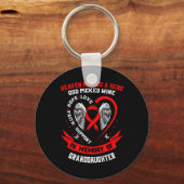 Rood ter nagedachtenis aan kleindochter hartziekte sleutelhanger (Voorkant)