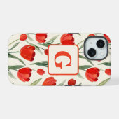 Rood tulpenpatroon gepersonaliseerd monogram iPhone 15 case (Achterkant horizontaal)