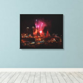 Rood vuurwerk over de Kansas City Plaza lights Canvas Afdruk (Insitu (Houten vloer))