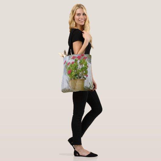 Rood waterverf geranium tote bag (Op model)