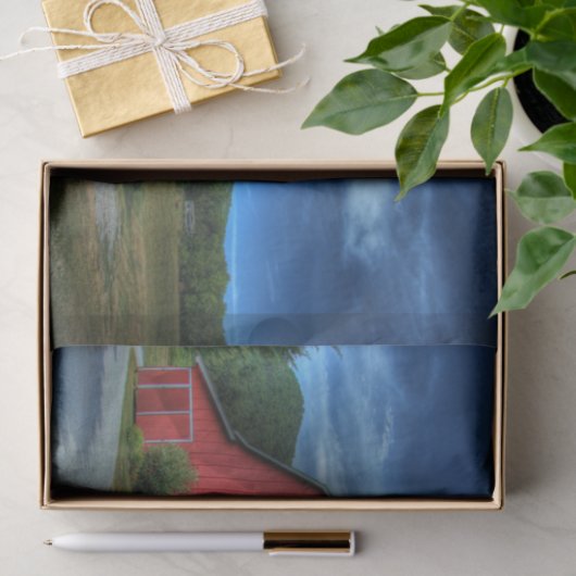 Rood wijnschuur onder slapende hemel tissuepapier (Geschenk)