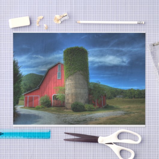 Rood wijnschuur onder slapende hemel tissuepapier (Craft)