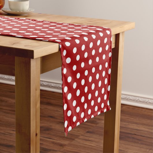Rood wit betegeld polka dot patroon korte tafelloper (Voorbeeld)