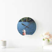 Rood, wit, blauw: Jongen zitten op Dock met vlag Ronde Klok (Huis)