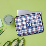 Rood, Wit & Blauw Monogram Plaid Laptop Sleeve<br><div class="desc">Bescherm uw laptop met deze trendy,  plaid,  laptophoes in rood,  wit en blauw. Dit is een leuke,  laptophoes voor iemand die patriottisch is,  houdt van de kleuren rood,  wit en blauw of geruite patronen. De monogram brief is aanpasbaar en zou een geweldig gepersonaliseerd geschenk maken.</div>