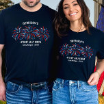 Rood Wit Blauw Vuurwerk 4th of Juli Familie Crew T-shirt<br><div class="desc">Super leuk en feestelijk 4 juli t-shirt met rood,  wit en blauw vuurwerk en 3 regels aangepaste tekst. Perfect als bijpassende vrienden en familie shirten voor uw juli 4th party. Ook geweldig voor Memorial Day of Veteran's en de perfecte manier om uw Amerikaanse trots te shows.</div>