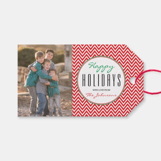 Rood & Wit Chevron Gepersonaliseerde Kerstmisfoto Cadeaulabel (Voorkant (Horizontaal))