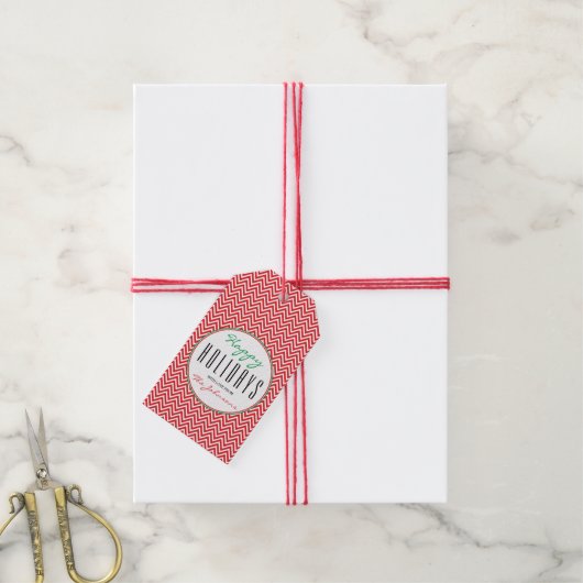 Rood & Wit Chevron Gepersonaliseerde Kerstmisfoto Cadeaulabel (Met Touw)