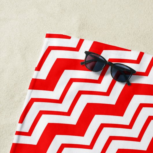 Rood Wit Chevron Zigzag Patroon Ontwerp  Strandlaken (In situ)