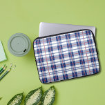 Rood, wit en blauw laptop sleeve<br><div class="desc">Bescherm uw laptop met deze trendy,  plaid,  laptophoes in rood,  wit en blauw. Dit is een leuke,  laptophoes voor iemand die patriottisch is,  houdt van de kleuren rood,  wit en blauw of geruite patronen.</div>