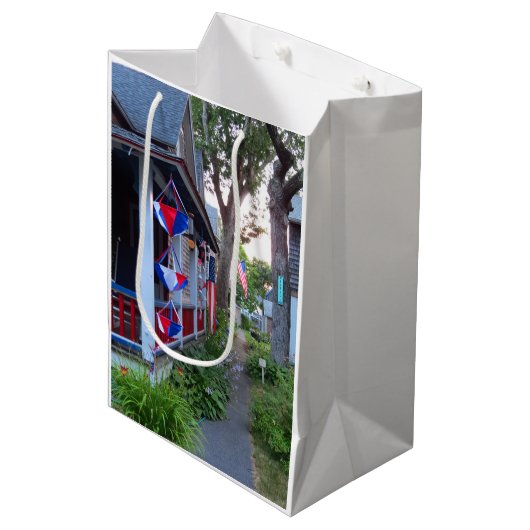 Rood, wit en blauw - Martha's wijntuin Medium Cadeauzakje (Voorkant Gekanteld)