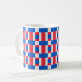 Rood wit en blauw, vergrendelde kleurenafdrukken koffiemok (Voorkant links)