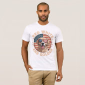 Rood wit en Golden Retriever hond patriottisch T-shirt (Voorkant volledig)