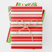 Rood, wit, groen gekleurde kerstkernen inpakpapier vel (In situ)