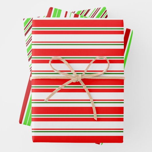 Rood, wit, groen gekleurde kerstkernen inpakpapier vel (In situ)