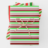 Rood, wit, groen gekleurde kerststijllijnen inpakpapier vel (In situ)