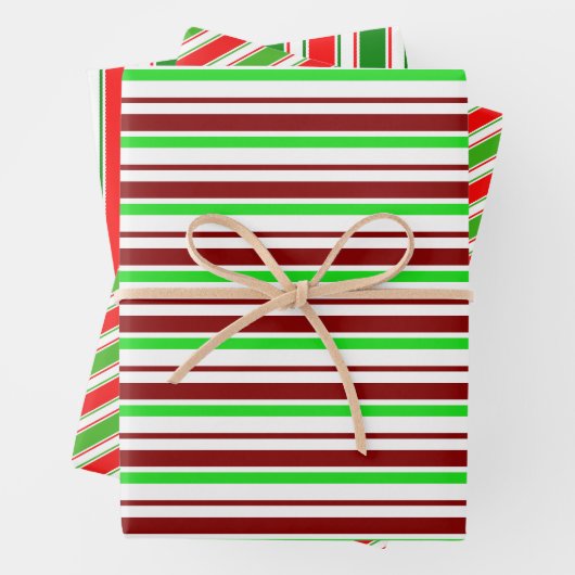 Rood, wit, groen gekleurde kerststijllijnen inpakpapier vel (In situ)