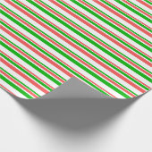 Rood, wit, groen gekleurde kerststijlstrepen cadeaupapier (Hoek)