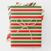 Rood, wit, groen gekleurde kerststijlstrepen inpakpapier vel (In situ)