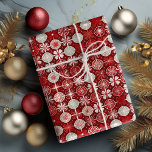 Rood Wit Kerst Snoep Patroon#13 ID1009 Cadeaupapier<br><div class="desc">Geniet van een zoete vakantie traktatie met dit grillige inpakpapierpatroon met felgekleurde vormen die doen denken aan ouderwetse kerst snoepjes. Dit speelse ontwerp combineert levendige rode, witte en zilveren tinten met nostalgische charme, waardoor het perfect is voor het toevoegen van een vleugje plezier aan uw vakantie. De snoep-achtige vormen roepen...</div>