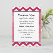 Rood Wit Marineblauw Chevron Koffer Uitnodiging Fe (Staand voorkant)