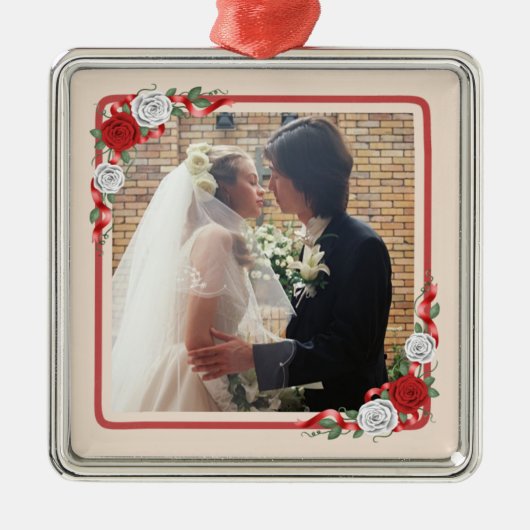 Rood & Wit Rozen Bruiloft Foto Ornament (Voorkant)