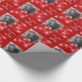 Rood Wit Sneeuwpop Minimalistische Foto Kerstmis Cadeaupapier (Hoek)