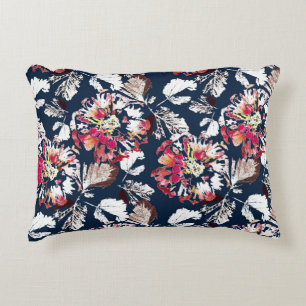 Rood, witte bloemen op blauw. accent kussen