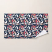 Rood, witte bloemen op blauw. bad handdoek (Handdoek)