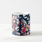 Rood, witte bloemen op blauw. koffiemok (Center)