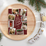 Rood Zeer Vrolijke Kerstboom Fotocollage Feestdagenkaart<br><div class="desc">Deze Red Very Merry Christmas Tree Photo Collage Holiday Kaart design heeft een verfijnde donkerrode achtergrond met een mix van eenvoudige ivoorkleurige belettering en klassieke kalligrafie in combinatie met een minimalistische boho-stijl die een perfecte balans tussen strakke moderne subtiliteit en elegantie biedt. Dit charmante ontwerp is een mooie manier om...</div>