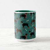 Rood & Zwart Dobermans in Sjaals Winterpatroon Mok (Midden)