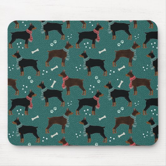 Rood & Zwart Dobermans in Sjaals Winterpatroon Muismat (Voorkant)