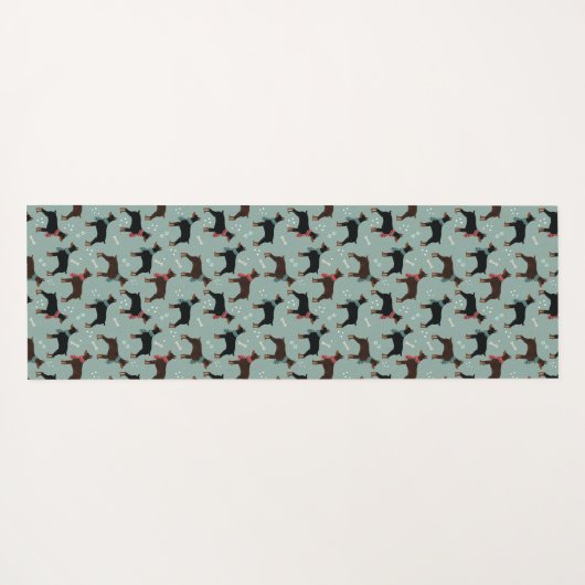 Rood & Zwart Dobermans in Sjaals Winterpatroon Yogamat (Achterkant (horizontaal))