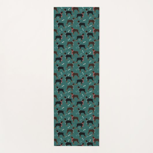 Rood & Zwart Dobermans in Sjaals Winterpatroon Yogamat (Voorkant)