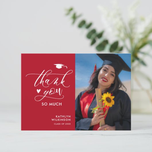 Rood zwart Elegant Script minimalistisch Afstudere Bedankkaart (Staand voorkant)