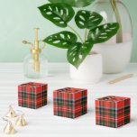 Rood Zwart en Wit Karo Patroon Klassiek Bedankdoosjes<br><div class="desc">Voeg tijdloze charme toe aan uw viering met deze rode zwarte en witte karo patroon klassieke favoriet dozen. Perfect voor rustieke bruiloften,  feestelijke partijen of gezellige bijeenkomsten,  ze combineren duurzaamheid met stijlvol ontwerp om traktaties of kleine cadeaus prachtig te presenteren. Een perfecte combinatie van traditie en elegantie.</div>