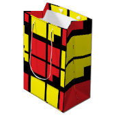 Rood Zwart Geel Vierkantjes Geometrisch Patroon Medium Cadeauzakje (Voorkant Gekanteld)