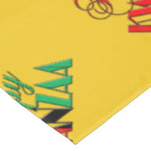 Rood Zwart Groen Geel Typografie Happy Kwanzaa Tafelkleed (Gekanteld)