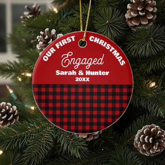 Rood & Zwart Plaid Onze 1e Kerstmis verloofd Keramisch Ornament